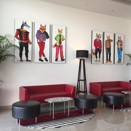 Red Fox By Lemon Tree Hotels, Sector 60, Gurugram Gurgaon Exteriör bild