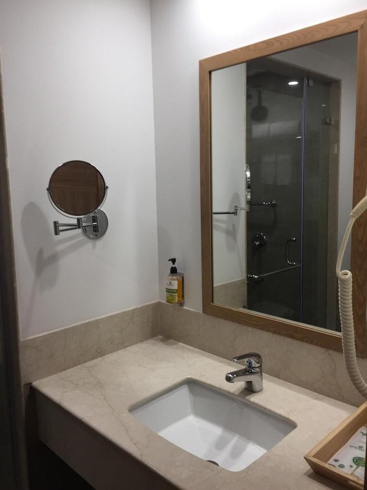 Red Fox By Lemon Tree Hotels, Sector 60, Gurugram Gurgaon Exteriör bild