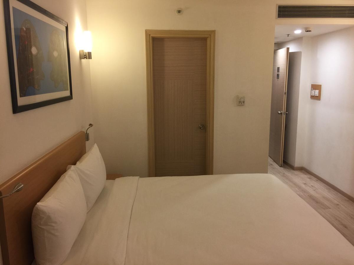 Red Fox By Lemon Tree Hotels, Sector 60, Gurugram Gurgaon Exteriör bild